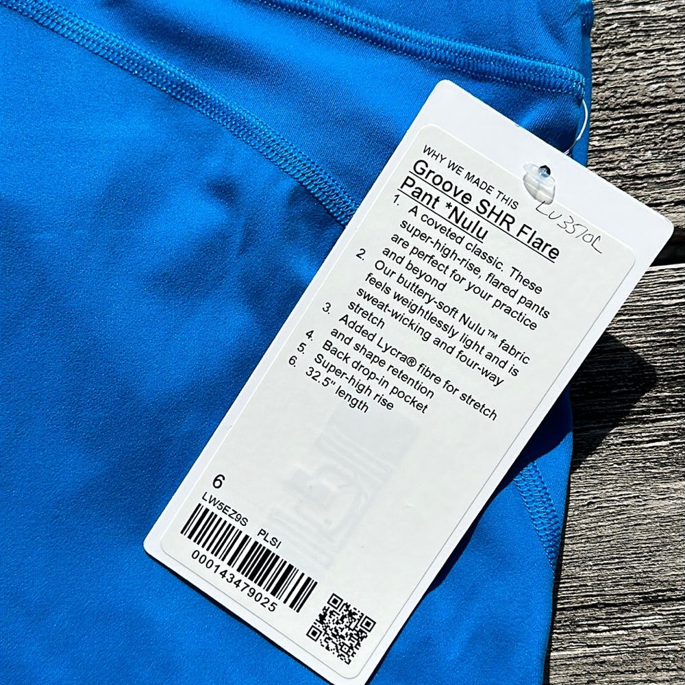 Lululemon Groove Super-High-Rise Flared Pant *Nulu
Poolside size 6 NWT BLUE - Picture 3 of 5